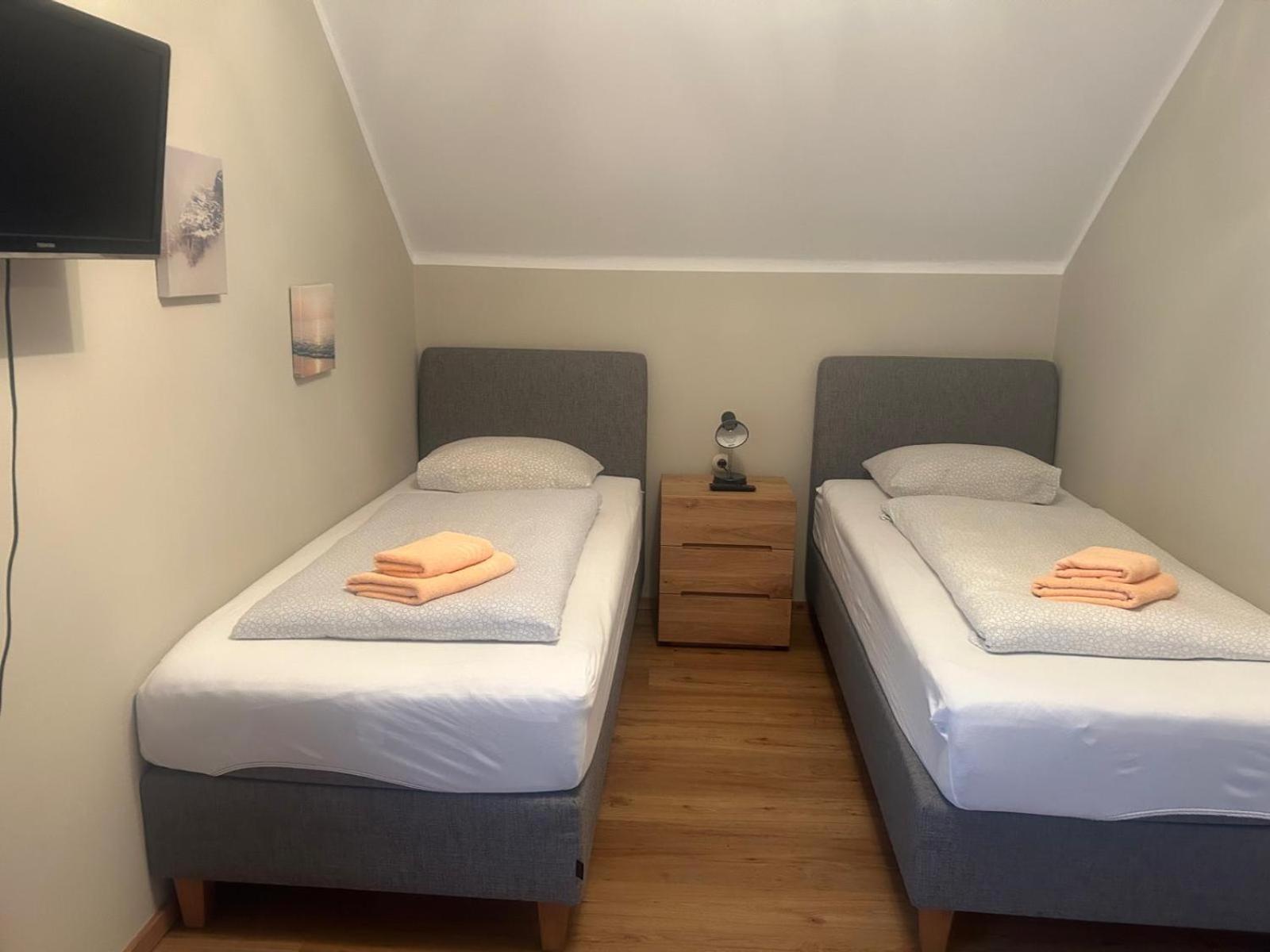 Gasthof Mit Seeterasse & Appartements Zur Landeroith ไวแร็กก์ ภายนอก รูปภาพ